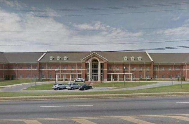 В школе штата Алабама произошла стрельба, погибла ученица