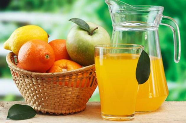 Ученые рассказали об опасности употребления фруктовых соков