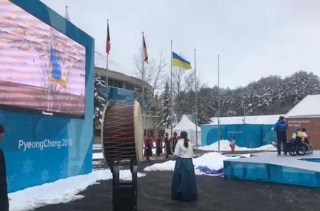 В Паралимпийской деревне Пхенчхана торжественно подняли флаг Украины
