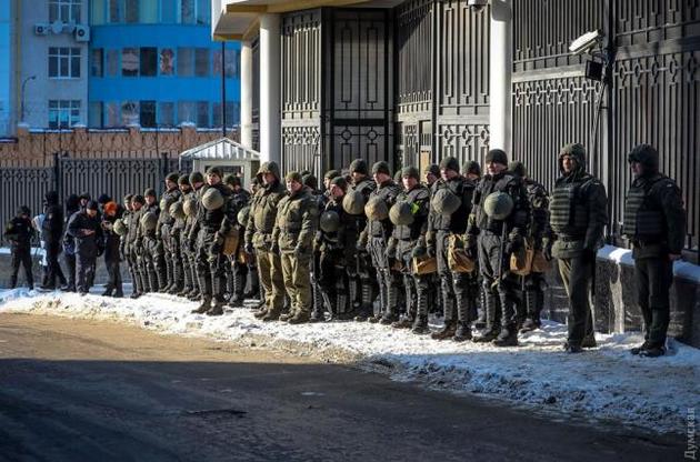 В Украине в день выборов президента РФ "минируют" и пикетируют российские консульства