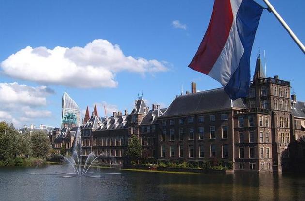 В парламенте Нидерландов пытался повеситься мужчина - видео