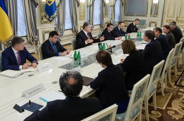 Порошенко обсудил с послами G7 и ЕС размещение миротворцев ООН в ОРДЛО