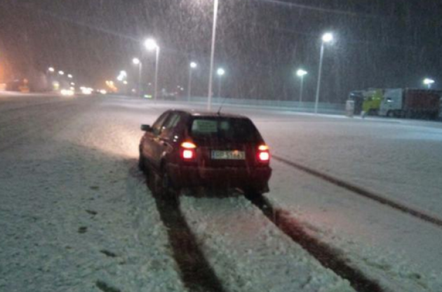 Синоптики обіцяють дощ з переходом у мокрий сніг