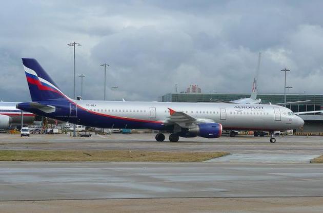 За словами міністра безпеки, відразу після завершення обшуків літаку дозволили летіти далі