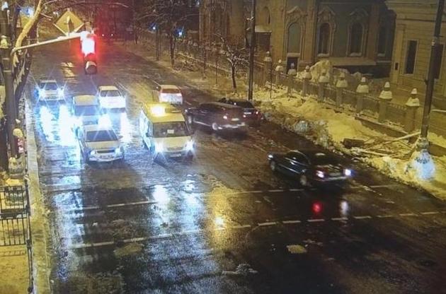 Рух по вулиці Грушевського у Києві відновлено