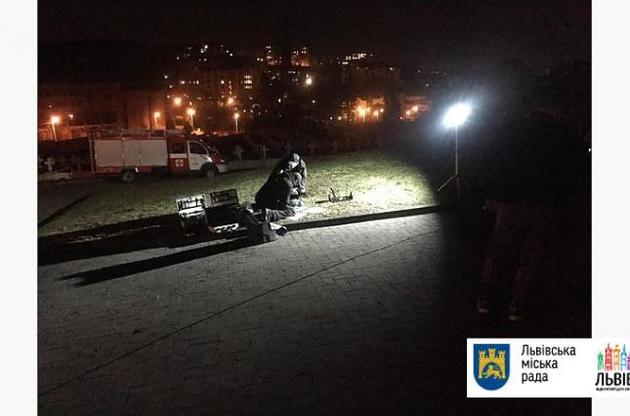 Во Львове возле польского Мемориала орлят взорвался неизвестный предмет