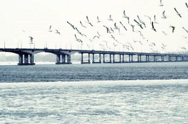 Паралельно з роботою в аеропортах продовжують розчищати сніг