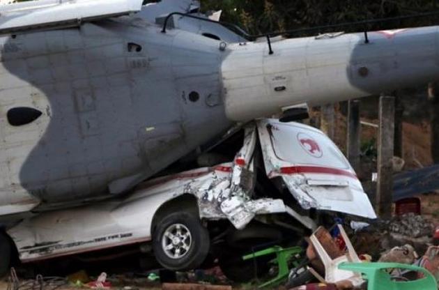 Усі, хто був у вертольоті, вціліли, а от майже всі, хто був у фургонах, загинули