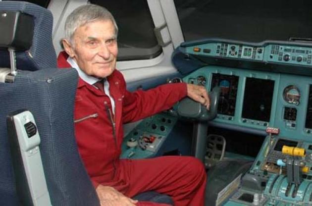 Помер легенда світової авіації Юрій Курлін