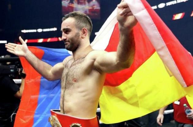 Усик встретится с россиянином Гассиевым в финале Всемирной боксерской суперсерии
