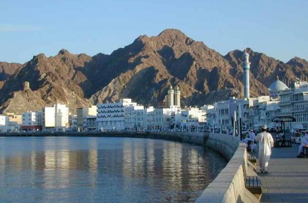 Для оформления визы необходимо заполнить анкету, загрузить фотографию и копию заграничного паспорта, а также оплатить визовый сбор банковской карточкой