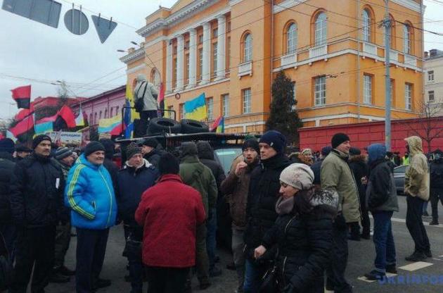 Сторонники политика снова маршируют в центре столицы