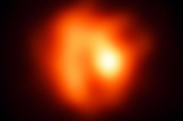 Астрономи отримали знімок зірки, яка "скидає шкіру"