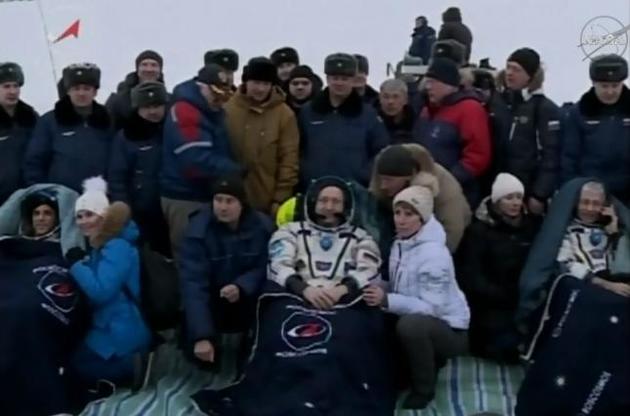 Капсула с 54 экипажем МКС на борту приземлилась в Казахстане