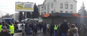 На территории завода "АТЕК" проводят обыски, пришли в помещения Нацкорпуса