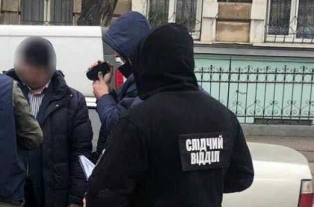 Чиновник взял деньги за неотражение в акте проверки выявленных нарушений