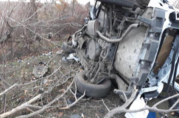 Поблизу лінії розмежування в Донбасі підірвалась автівка з мирними мешканцями