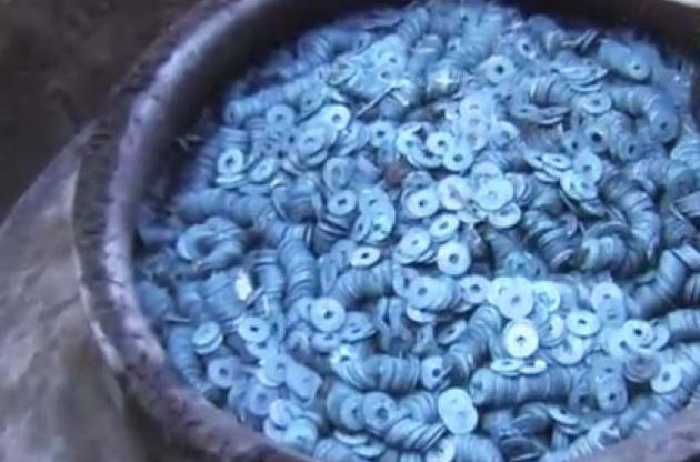 Клад состоит из сотен тысяч медных монет