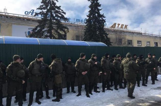 Сьогодні вранці правоохоронці почали проводити обшуки на заводі АТЕК