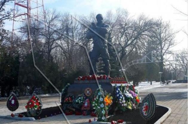 В оккупированном Луганске установили памятник российским наемникам