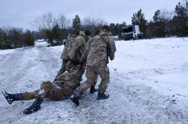 В результате обстрелов боевиков на Донбассе ранен военнослужащий - штаб АТО