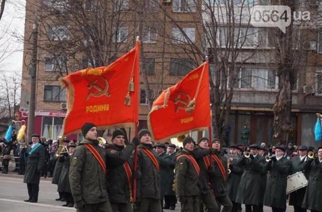 В Кривом Роге из-за красных флагов бойцов отстранен командир воинской части НГУ