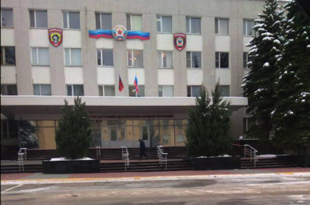 У Луганську вчителів і лікарів змушують отримувати паспорти "ЛНР"