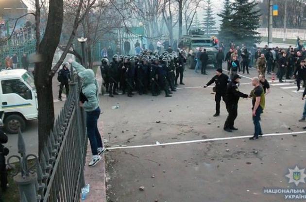 Во время драки ультрас в Мариуполе пострадали девять полицейских