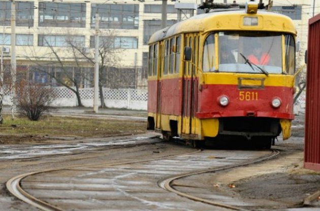 В Киеве общественному транспорту временно разрешили курсировать без соблюдения графика