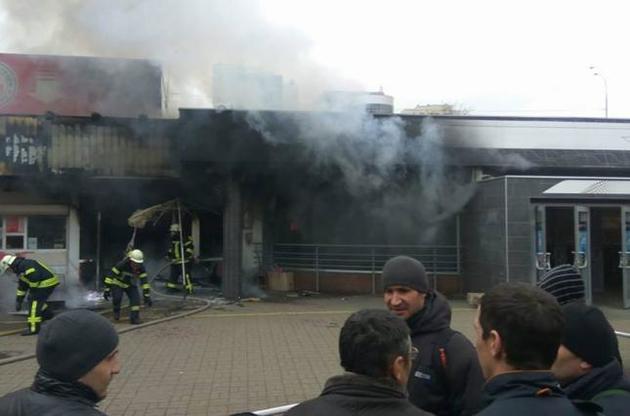 У ДСНС повідомили про ліквідацію пожежі біля станції метро 