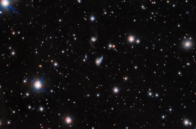 Астрономы получили снимок светового эха сливающихся галактик