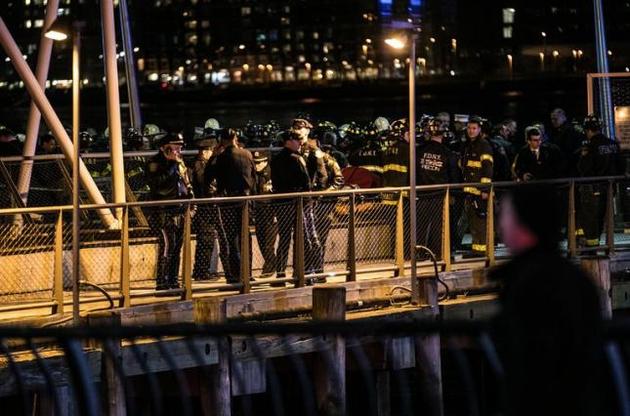 В Нью-Йорке пять человек погибли в результате падения вертолета в реку