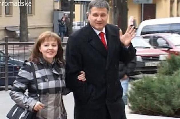 Аваков виправив в декларації інформацію про статки дружини