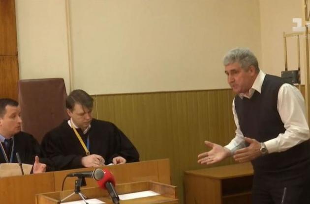 Суддя Буран вирішив зайнятися самокаліченням у залі суду