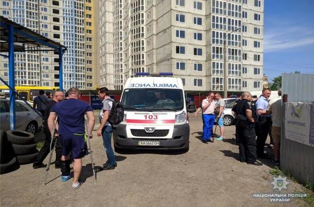 У Києві при конфлікті на автостоянці поранений співробітник СБУ
