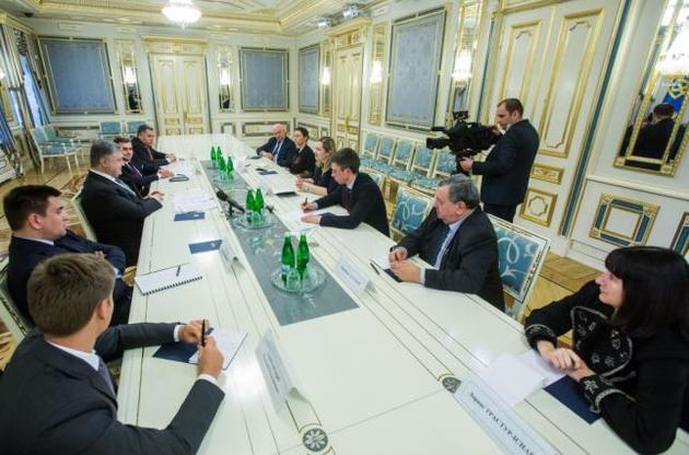 Порошенко призвал французских депутатов совместно с Украиной противодействовать строительству "Северного потока-2"