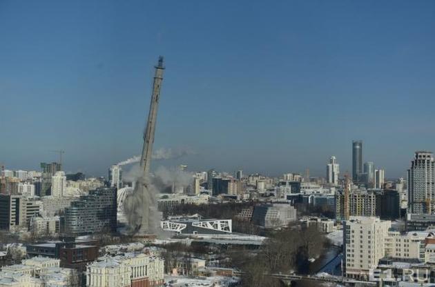 На початку 1990-х будівництво телевежі заморозили