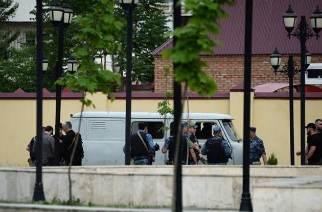 Появились подробности нападения боевиков на храм в Грозном