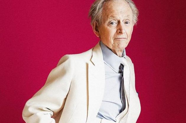 Отличительной внешней чертой Вулфа был белый костюм, который писатель не снимая носил с 1962 года