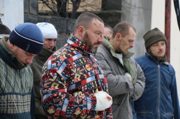 138 колишніх полонених в Донбасі розповіли про пережиті тортури