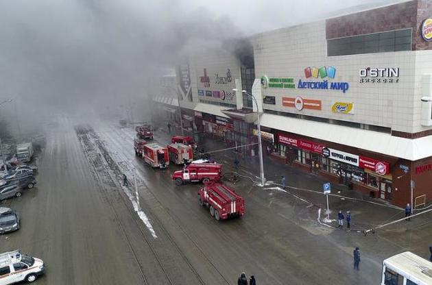 Во время пожара в торговом в центре в Кемерово погибли семь человек