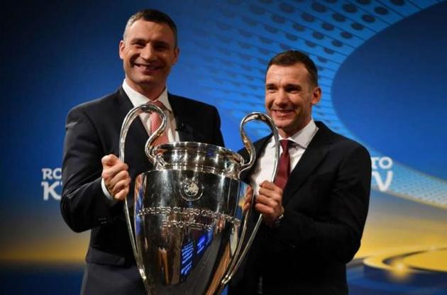 УЕФА передал Киеву трофей Лиги чемпионов