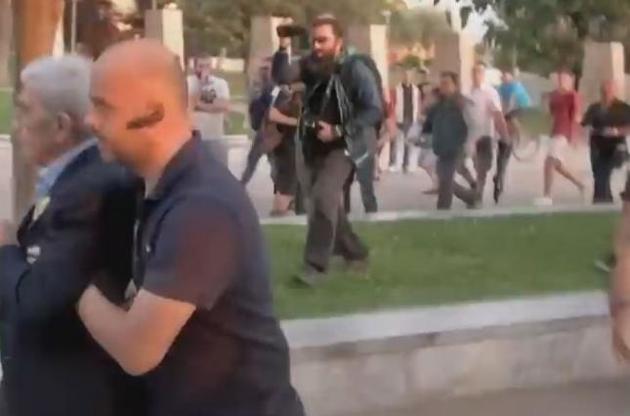 Мэр Салоник Бутарис подвергся групповому нападению