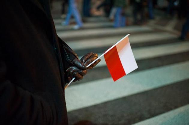 МЗС Польщі направило ноту через спалення польського прапора перед посольством у Києві