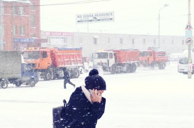 ГСЧС предупредила водителей об опасностях на дорогах из-за снежной бури
