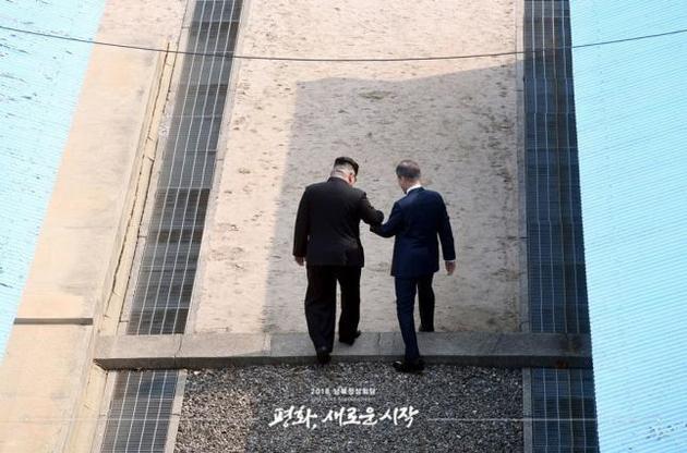 Лідери двох Корей перетворили історичний момент в пропаганду - NYT