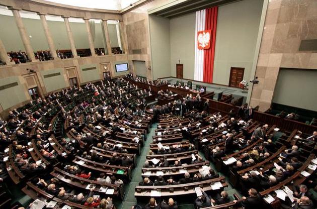 Сейм Польщі проголосував за зниження зарплат депутатів