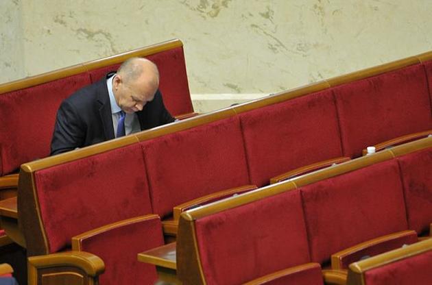 Многие депутаты продолжают игнорировать работу парламента