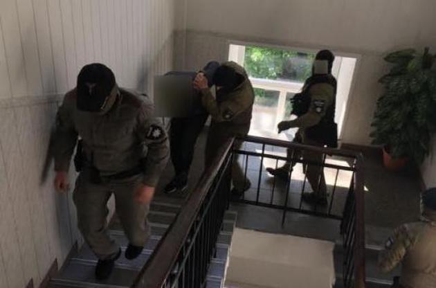 Полиция и СБУ задержали девять членов ОПГ, в том числе правоохранителей