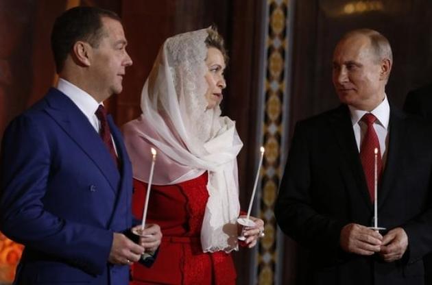 Медведев сообщил о нелегитимности санкций Трампа против олигархов из окружения Путина. И пообещал что-то сделать